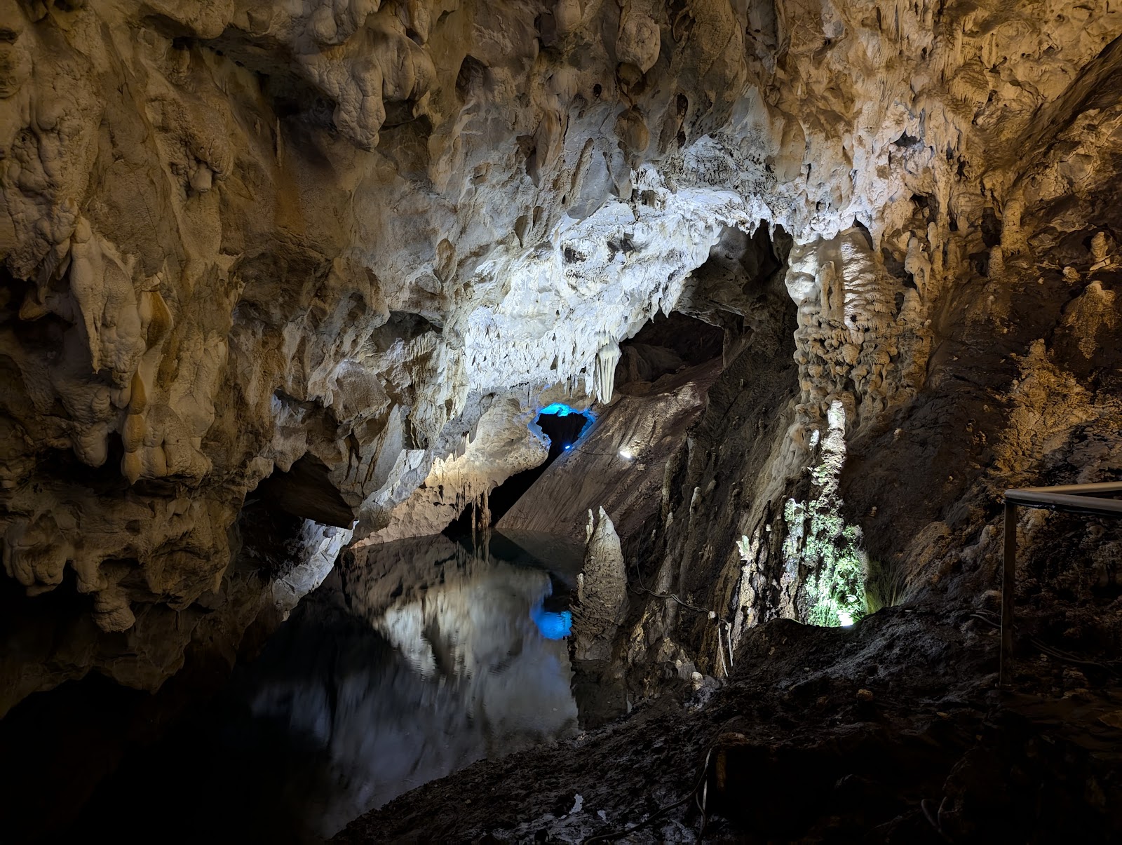 Cueva Vrelo