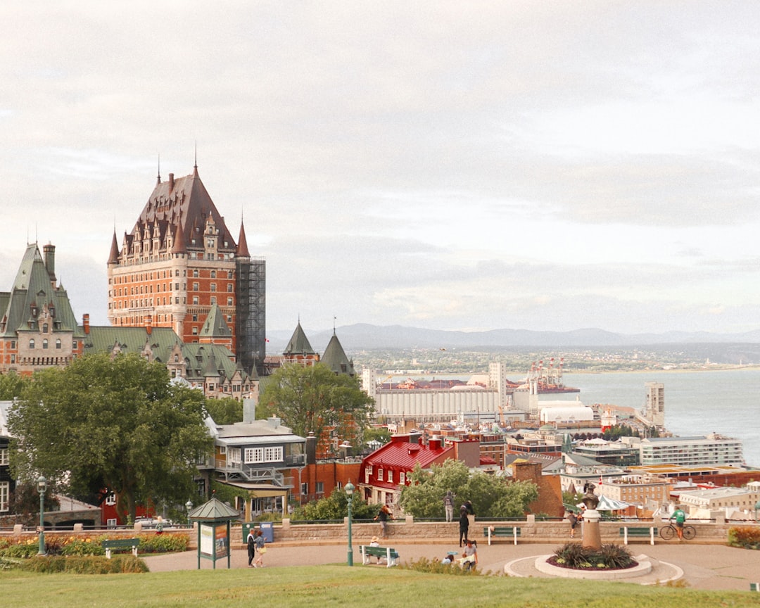 Paseos en barco con almuerzo en la ciudad de Quebec