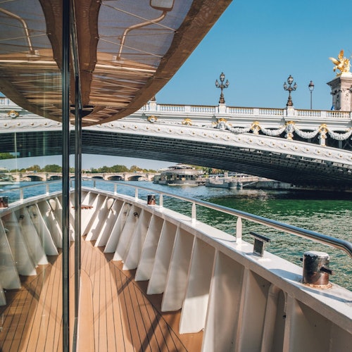 Passeios de barco pelo Sena