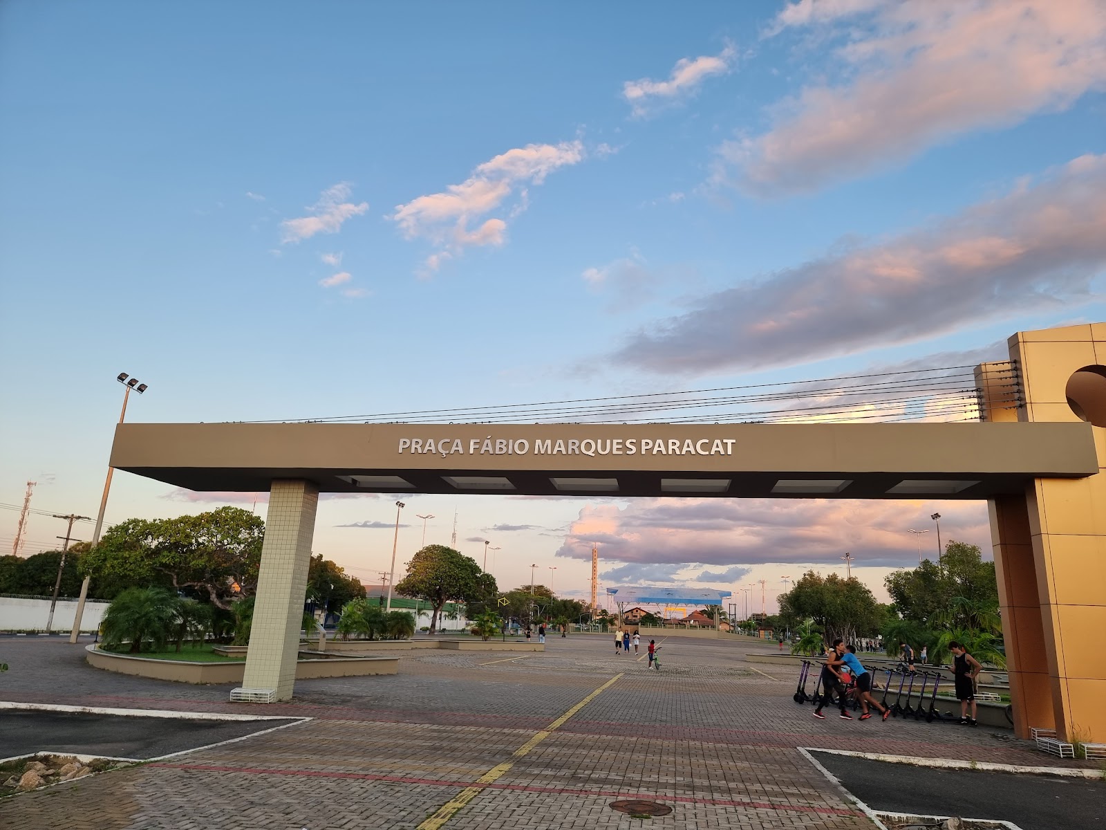 Fábio Paracat Square