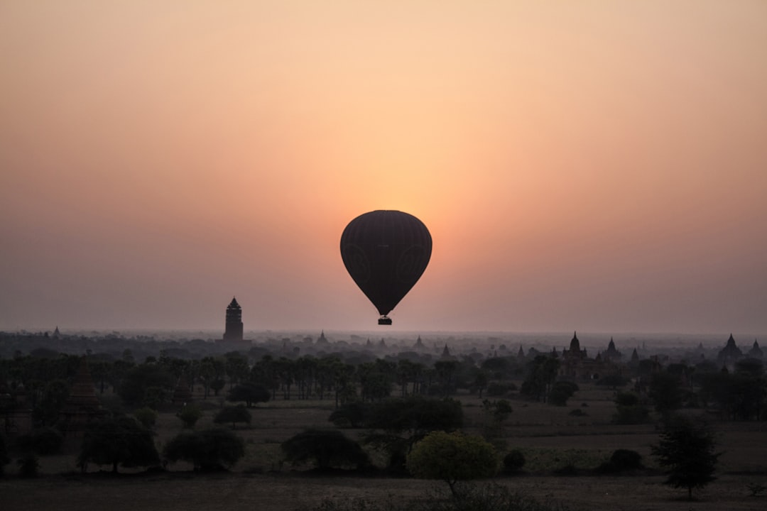 Amanecer en globo sobre Bagan