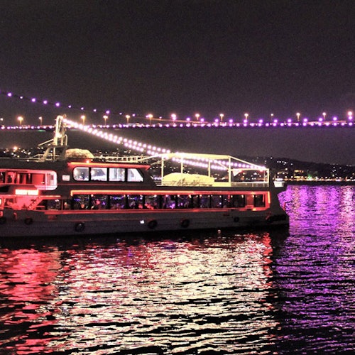 Passeios de barco com jantar em Istambul