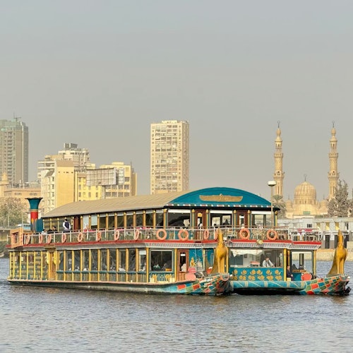 Passeios de barco com jantar pelo Cairo