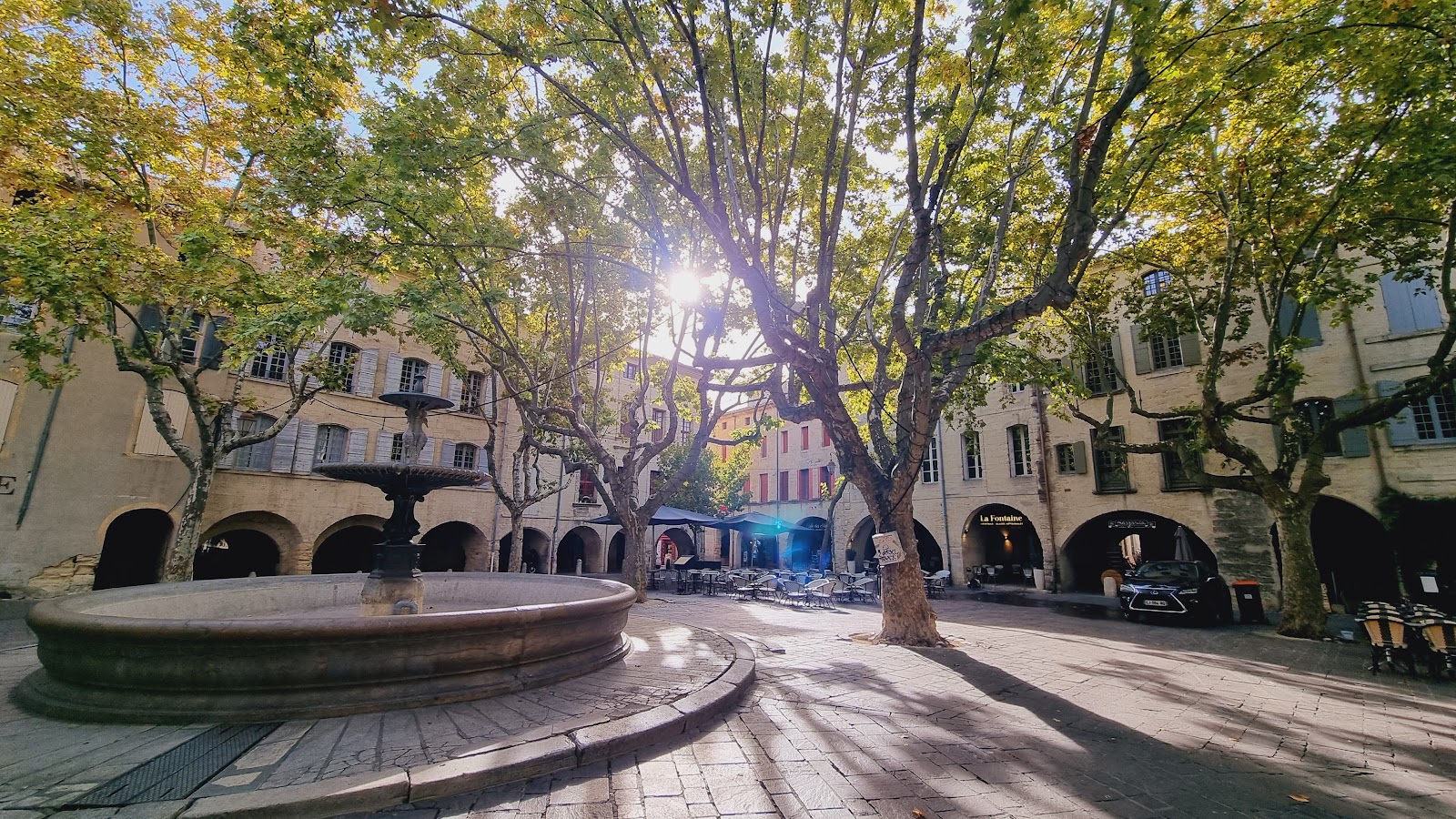 Uzes