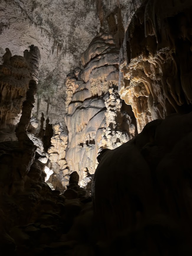 Cavernas de Postojna e Castelo de Predjama.